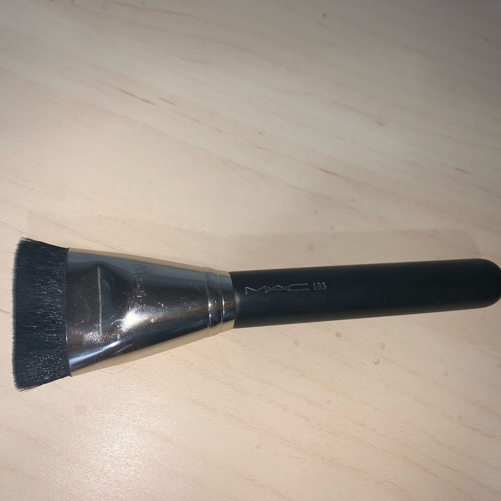 MAC Cosmetics #163 Contour Brush